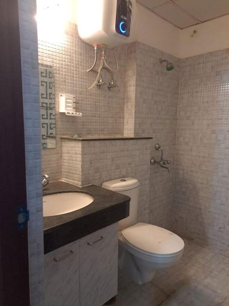 Bathroom, indira nagar 2 Bedroom 1601 Sq.Ft. Builder Floor In Indira Nagar Lucknow 9955570