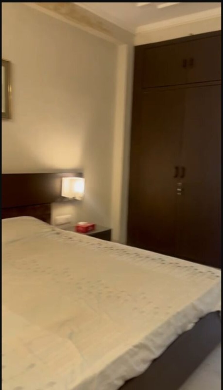 Room, nehru enclave 2 Bedroom 160 Sq.Yd. Builder Floor In Nehru Enclave Delhi 9955571
