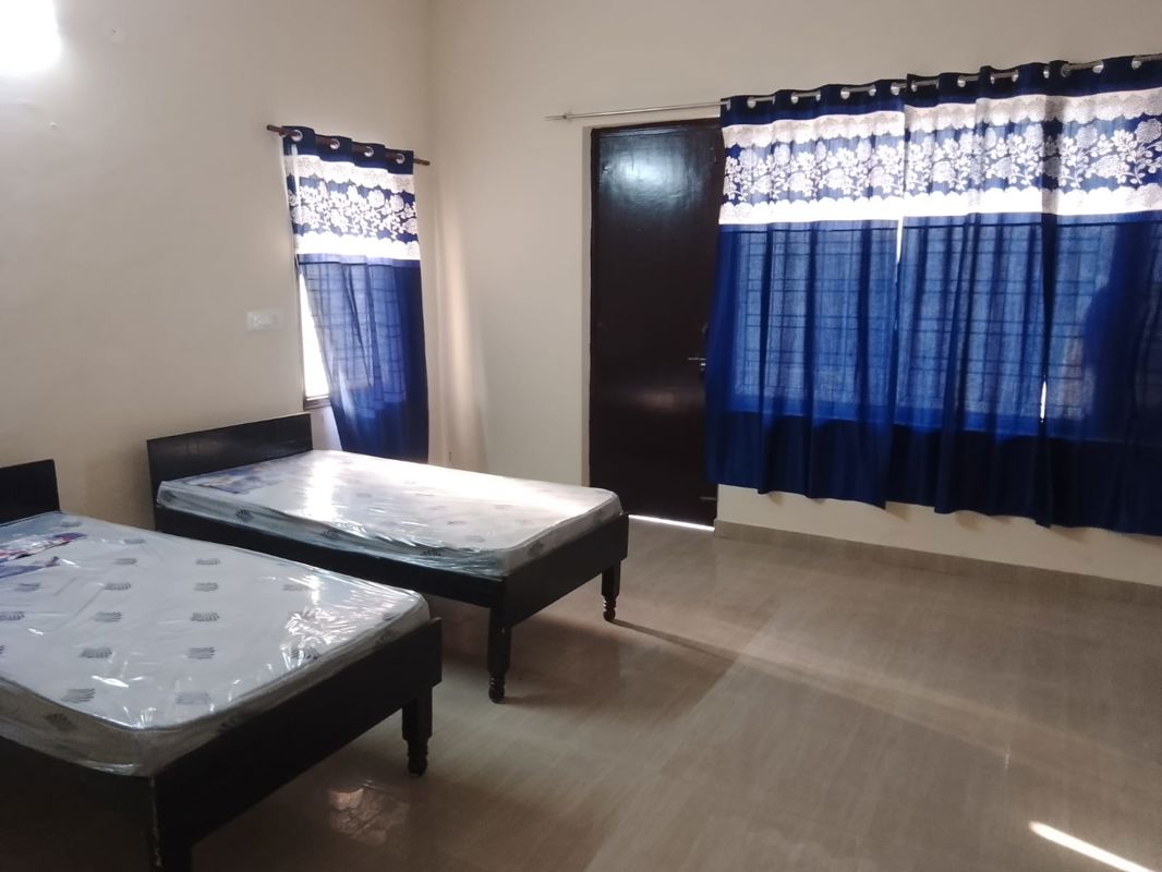 1 Rk+ Pooja Room Apartment For Rent in Varun Enclave