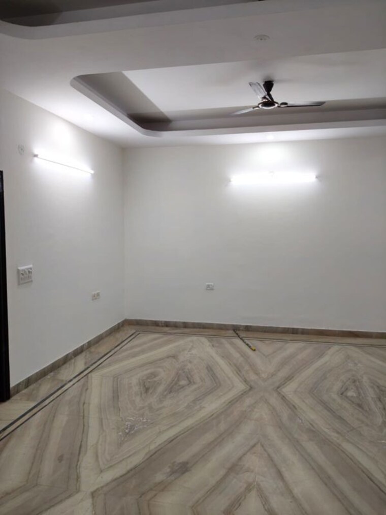 Room, rwa-apartments-sector-92 3 Bedroom 250 Sq.Mt. Independent House In Sector 92 Noida 9955654