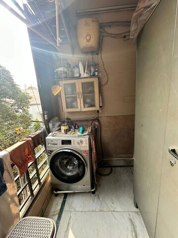 Parking in 3 BHK Builder Floor at Lajpat Nagar Iii – for Sale