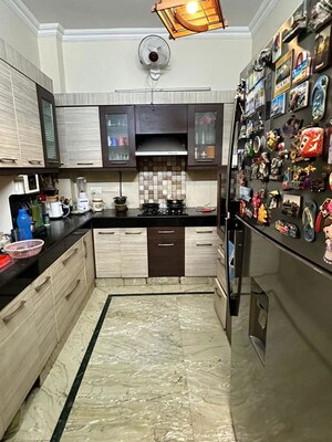 Parking in 3 BHK Builder Floor at Lajpat Nagar Iii – for Sale