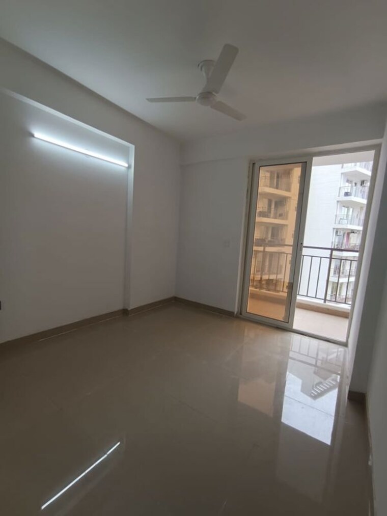 Room, rof-amaltas 3 Bedroom 850 Sq.Ft. Apartment In Sector 92 Gurgaon 9955747