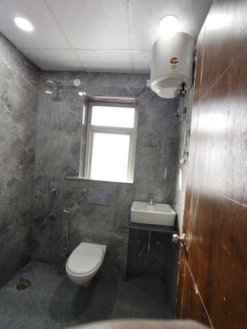 Bathroom in 1 BHK Builder Floor at Sector 39 – for Rent