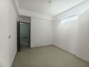 Room in 3 BHK Apartment at ROF Amaltas, Sector 92 – for Rent