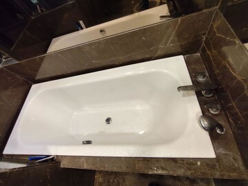 Bathroom in 4 BHK Apartment at Lodha The Park, Worli – for Rent