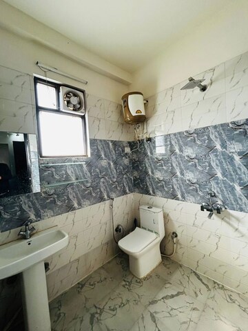 Team Area in 2.5 BHK Builder Floor at Smart World Gems, Sector 89 – for Rent