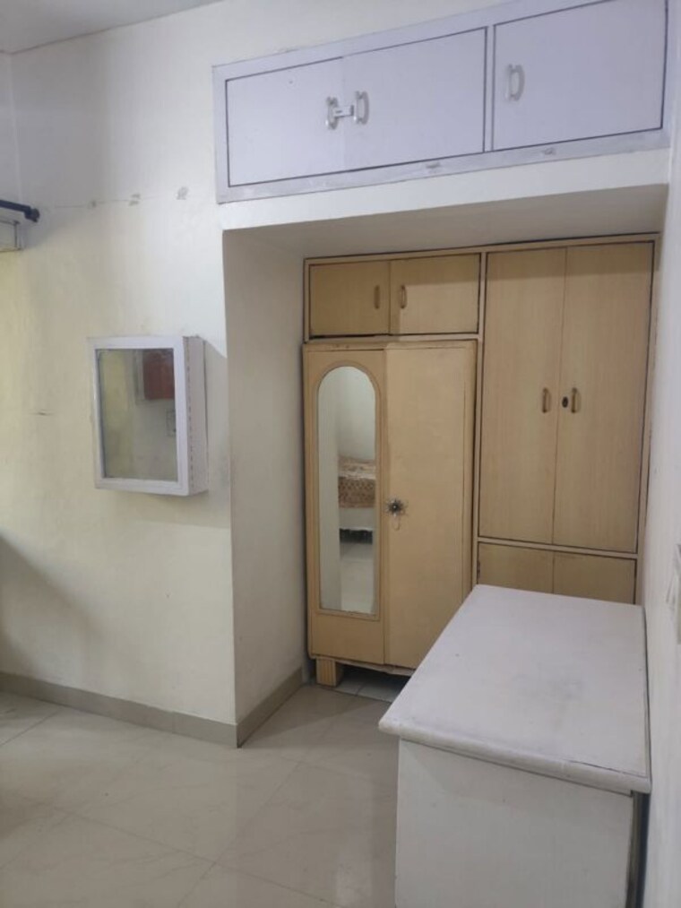 Room, church-view-apartments 1 RK 300 Sq.Ft. Apartment In Sector 29 Noida 9955839