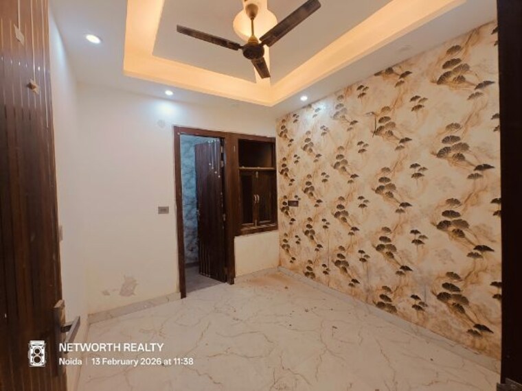 Bedroom, sector 73 3 Bedroom 1500 Sq.Ft. Builder Floor In Sector 73 Noida 9955844