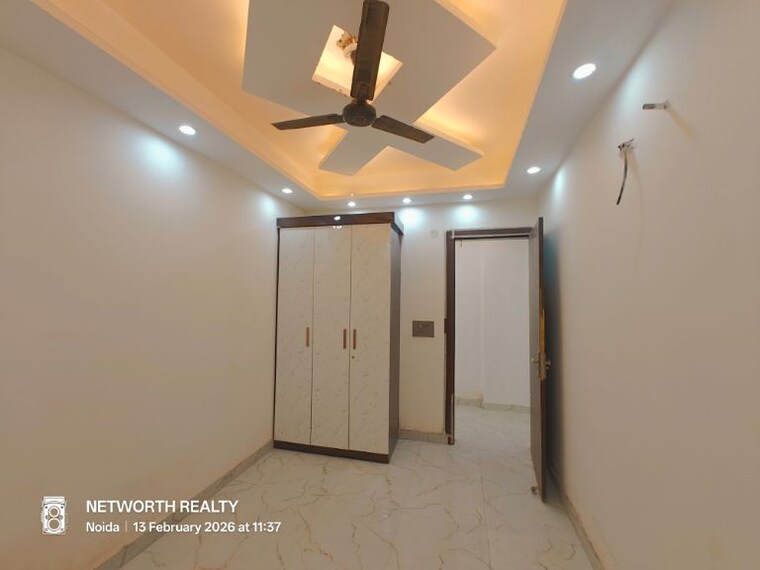 Bedroom, sector 73 3 Bedroom 1500 Sq.Ft. Builder Floor In Sector 73 Noida 9955844