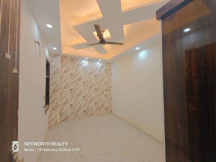 Bedroom, sector 73 3 Bedroom 1500 Sq.Ft. Builder Floor In Sector 73 Noida 9955844