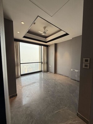 Room in 4 BHK Apartment at Lodha Trump Tower, Worli – for Rent