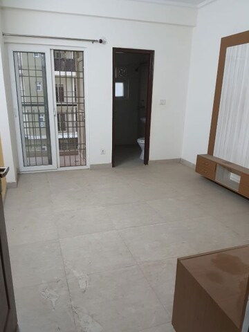 Room in 3 BHK Apartment at Panchsheel Greens II, Sector 16 Greater Noida – for Rent