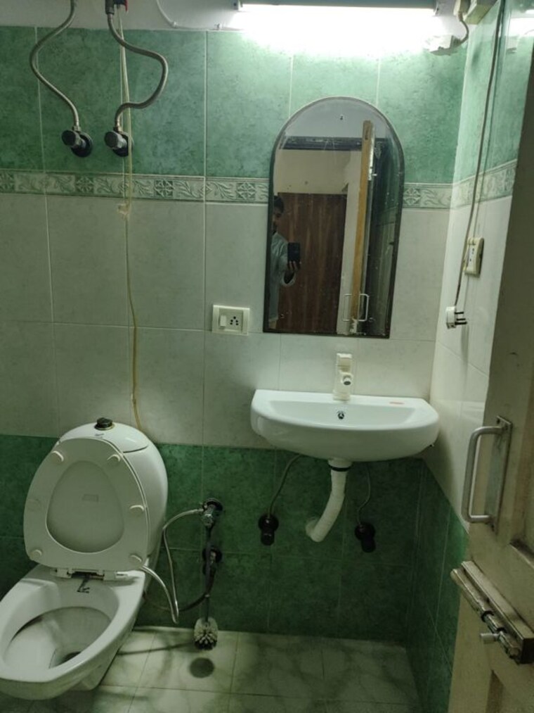 Bathroom, damodar-complex 1 RK 250 Sq.Ft. Apartment In Sector 37 Noida 9955894