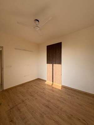 Room in 3.5 BHK Apartment at Experion The Heart Song, Sector 108 – for Rent