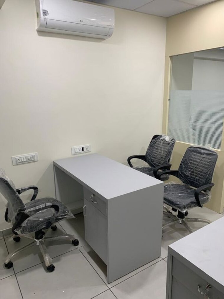 Team Area, thaltej Commercial Office Space 893 Sq.Ft. In Thaltej Ahmedabad 9955898