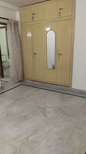 Room in 1.5 BHK Villa at RWA Apartments Sector 122, Sector 122 – for Rent