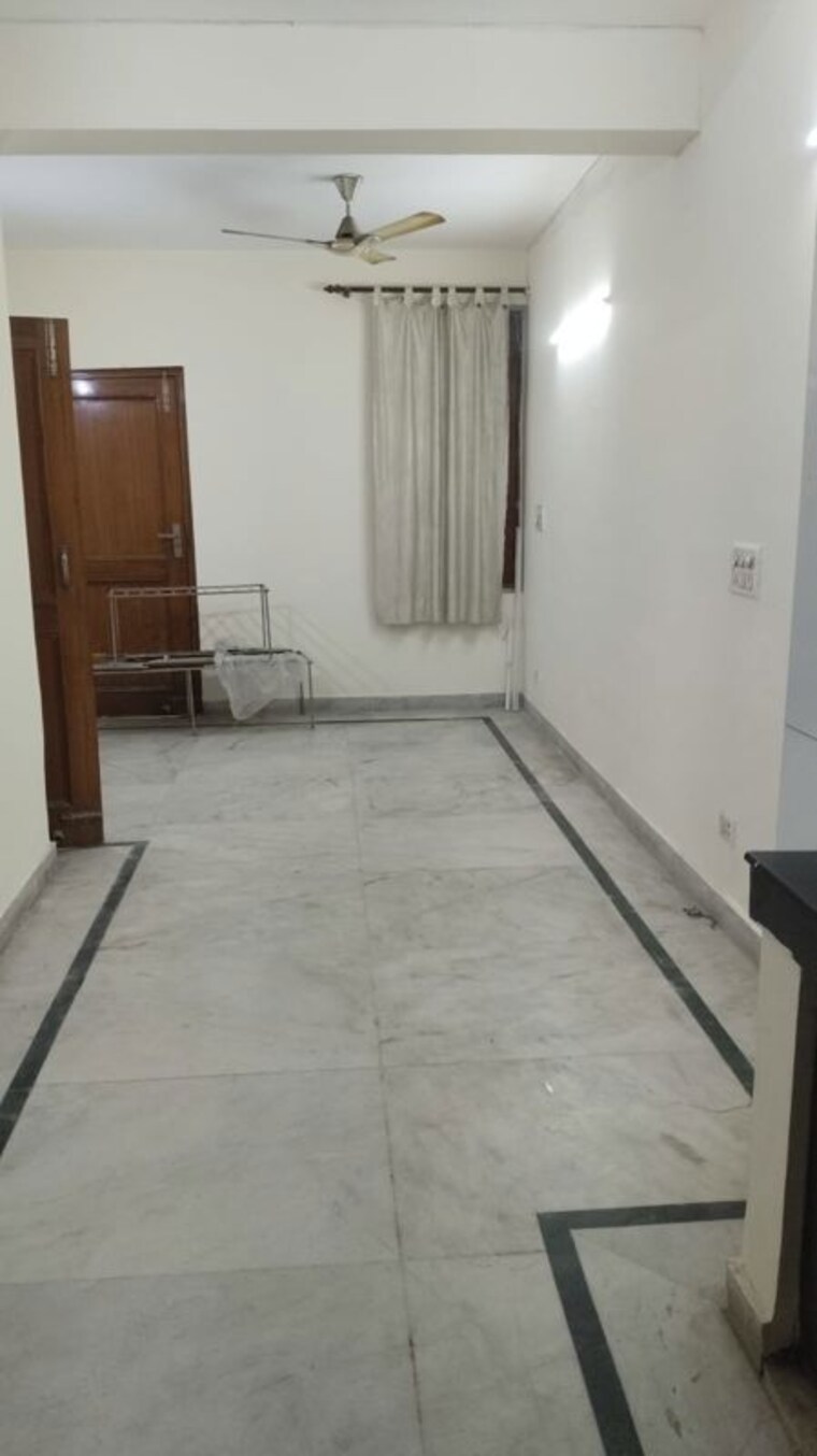 Room, rwa-apartments-sector-122 1.5 Bedroom 112 Sq.Mt. Villa In Sector 122 Noida 9955931