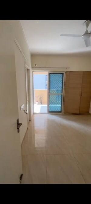 Room in 2 BHK Apartment at Gaur City 2 - 14th Avenue, Sector 16c Greater Noida – for Sale