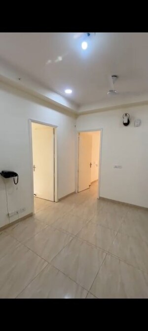 Room in 2 BHK Apartment at Gaur City 2 - 14th Avenue, Sector 16c Greater Noida – for Sale