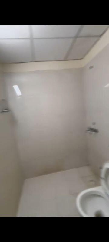 Room in 2 BHK Apartment at Pyramid Elite, Sector 86 – for Rent