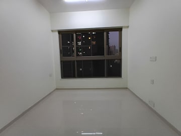 Room in 2 BHK Apartment at Kalpataru Paramount, Kapur Bawdi – for Rent