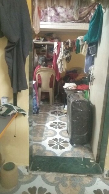 Parking in 1 RK Villa at Kurla West – for Rent