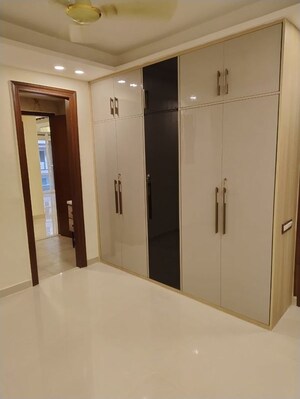 Room in 4 BHK Apartment at Aradhya Homes, Sector 67a – for Rent