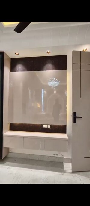 Furnished Amenities in 3 BHK Builder Floor at Dwarka Mor – for Sale