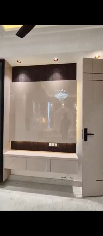 Furnished Amenities in 3 BHK Builder Floor at Dwarka Mor – for Sale