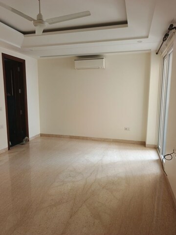 Room in 4 BHK Builder Floor at Defence Colony – for Rent
