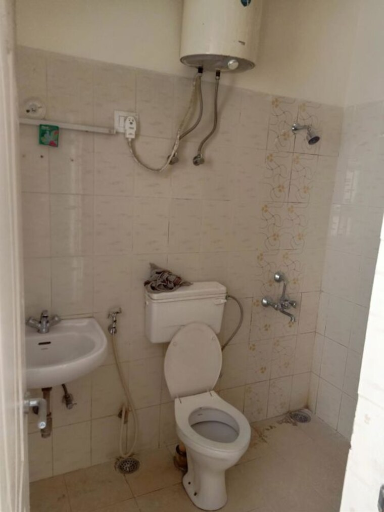 Bathroom, shree-vardhman-mantra 2 Bedroom 800 Sq.Ft. Apartment In Sector 67 Gurgaon 9956013
