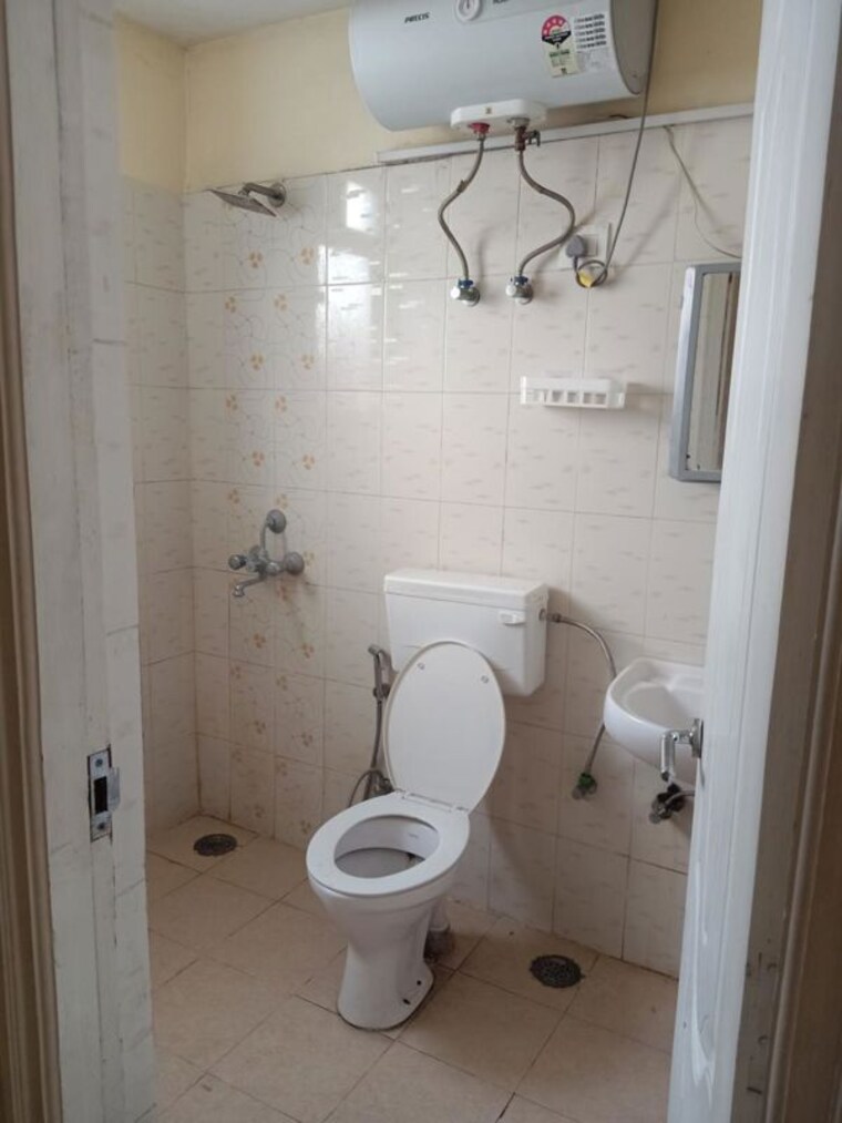Bathroom, shree-vardhman-mantra 2 Bedroom 800 Sq.Ft. Apartment In Sector 67 Gurgaon 9956013
