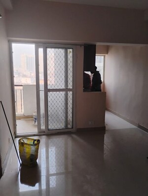 Room in 2 BHK Apartment at Amrapali Dream Valley, Tech Zone 4 Greater Noida – for Rent