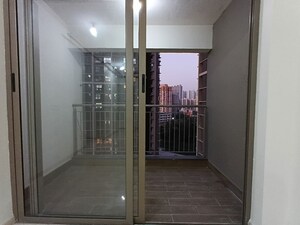 Room in 2 BHK Apartment at Kalpataru Paramount E, Kapur Bawdi – for Rent