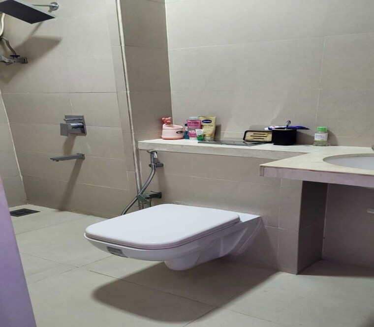 Washroom, dadar east 2 Bedroom 785 Sq.Ft. Apartment In Dadar East Mumbai 9956115