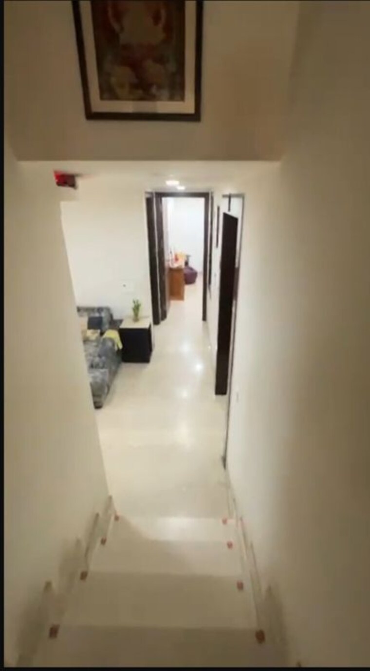 Room, greater kailash ii 3 Bedroom 250 Sq.Yd. Builder Floor In Greater Kailash ii Delhi 9956132