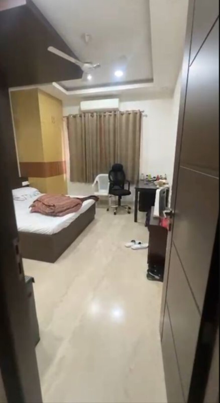 Master Bedroom, greater kailash ii 3 Bedroom 250 Sq.Yd. Builder Floor In Greater Kailash ii Delhi 9956132
