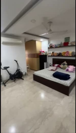 Master Bedroom in 3 BHK Builder Floor at Greater Kailash ii – for Sale