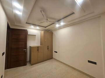 Room in 3 BHK Builder Floor at Sector 55 – for Rent