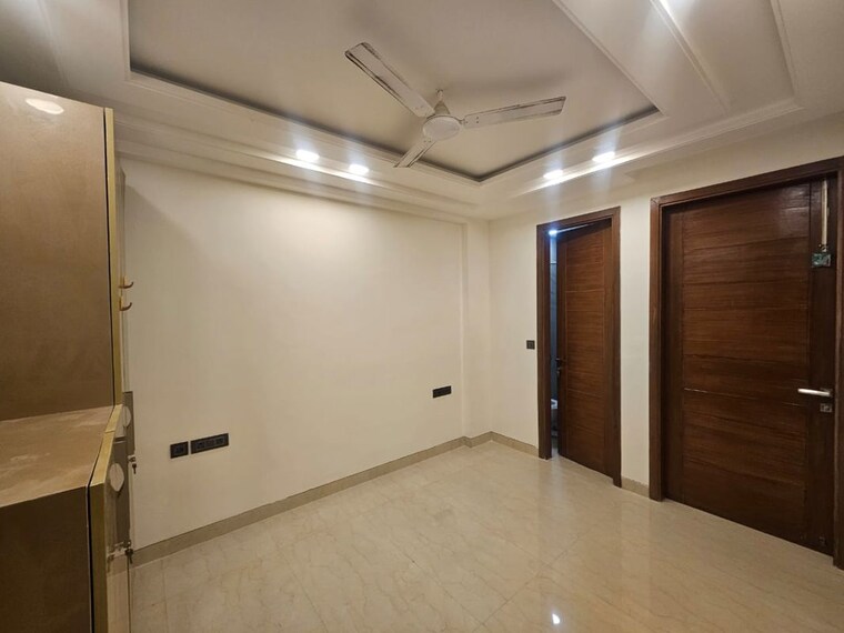 Room, sector 55 3 Bedroom 2200 Sq.Ft. Builder Floor In Sector 55 Gurgaon 9956167