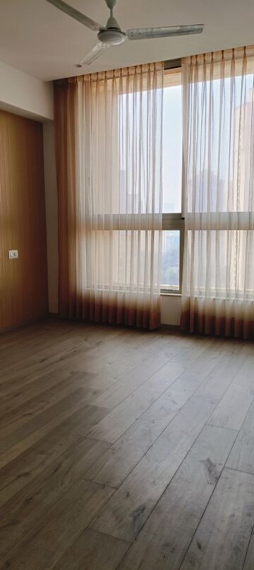 Room in 3 BHK Apartment at Hiranandani Arlington, Ghodbunder Road – for Sale