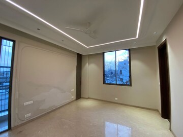 Room in 3 BHK Builder Floor at Safdarjung Enclave – for Rent