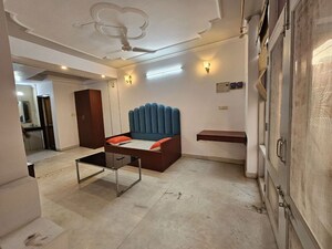 Parking in 2 BHK Builder Floor at Vaishali Sector 5 – for Rent