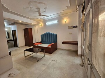 Parking in 2 BHK Builder Floor at Vaishali Sector 5 – for Rent