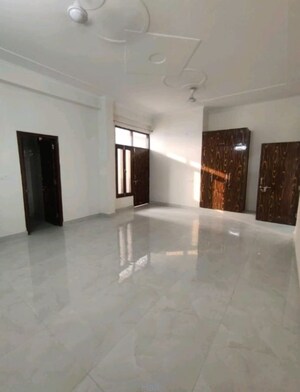 Room in 2 BHK Builder Floor at Vaishali Sector 5 – for Rent