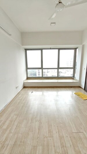 Room in 4 BHK Apartment at Romell Aether, Goregaon East – for Rent