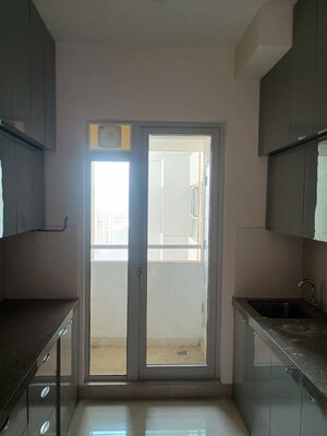 Room in 2 BHK Apartment at Piramal Vaikunth, Balkum Pada – for Rent