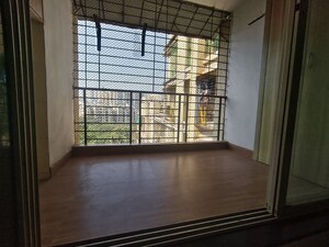 Room in 1 BHK Apartment at Rosa Classic Apartment, Kasarvadavali – for Rent