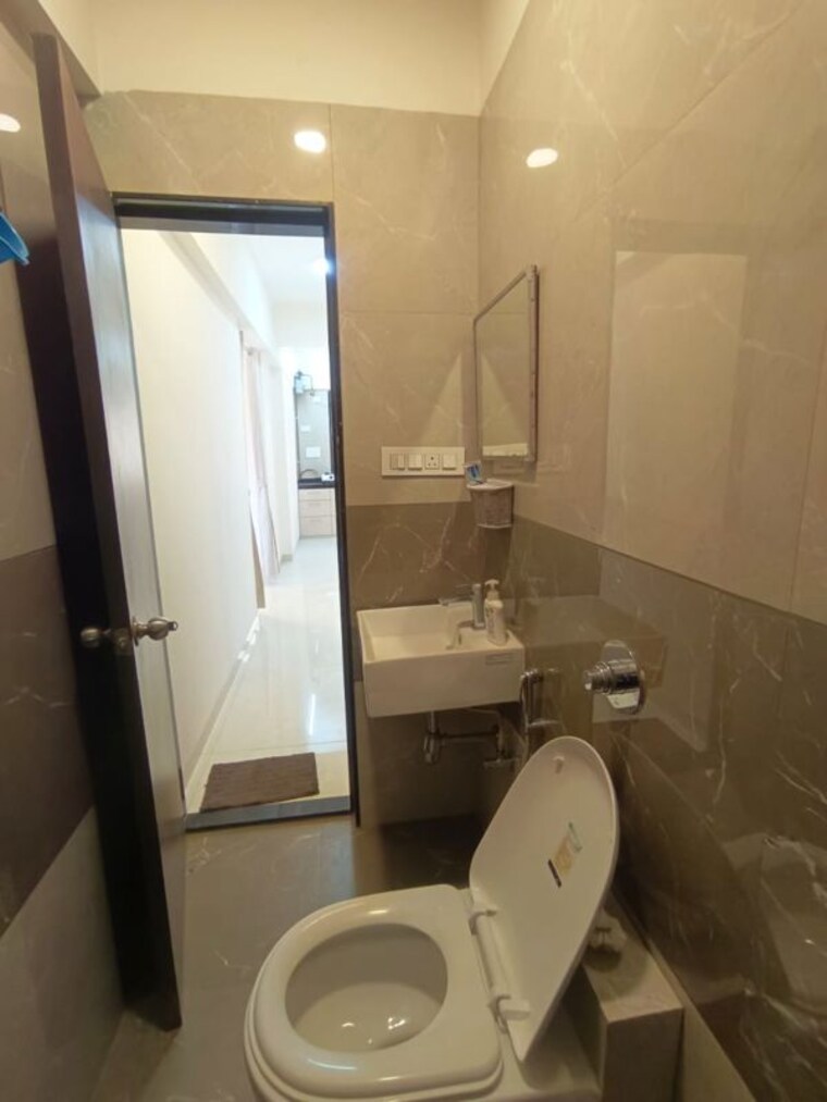 Attached Bathroom, balmukund-apartment-chembur 2 Bedroom 950 Sq.Ft. Apartment In Chembur Mumbai 9956198